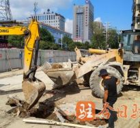 女生的屄喷水高温下的坚守｜道路建设者用汗水铺就畅通路